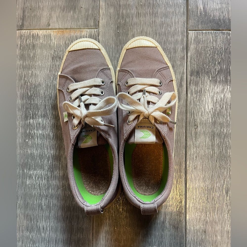 Cariuma Size 8 Gray Sneakers
